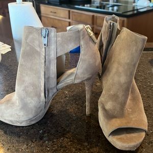 Michael Kors peep toe booties size 7.5 beige